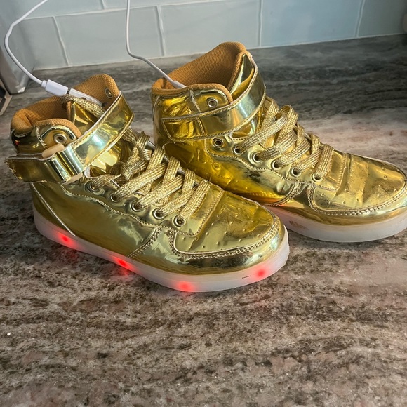 Voovix Light Up LED kids gold high tops - Picture 2 of 6